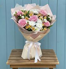 Букет цветов из:  Гвоздики, Орхидеи и Розы в Залимане