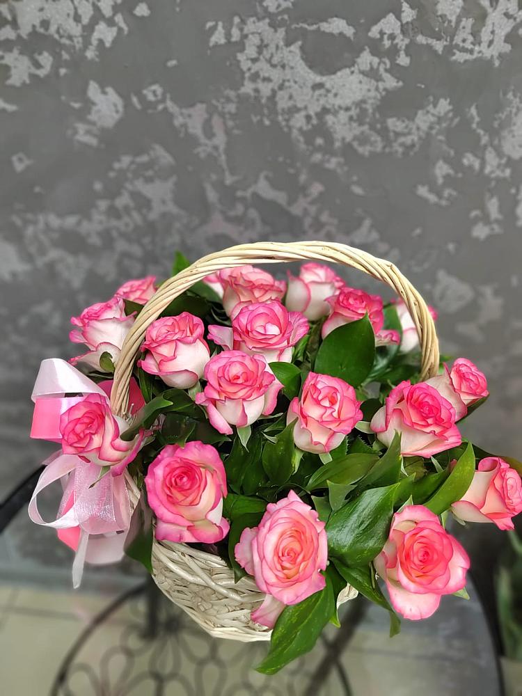 Цветочная композиция из Розы в корзине в Залимане