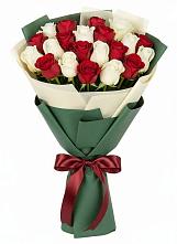 Букет Микс из красных и белых роз в Залимане