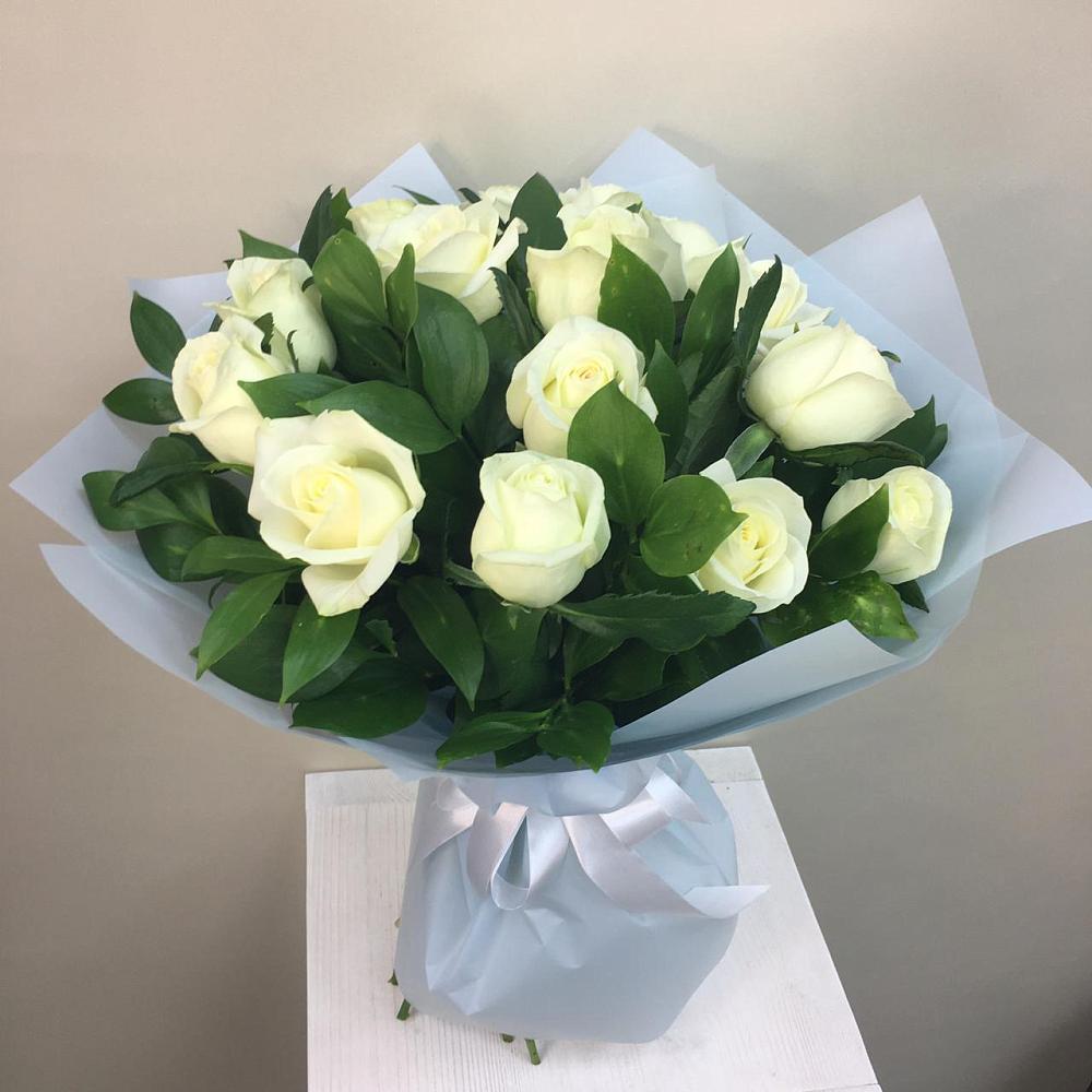 Букет 15 Белых роз Проуд в Залимане
