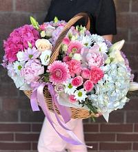 Цветочная композиция из Розы, Хризантемы, Пионы и Лизиантусы в корзине #REPLACE_PRED# Залимане