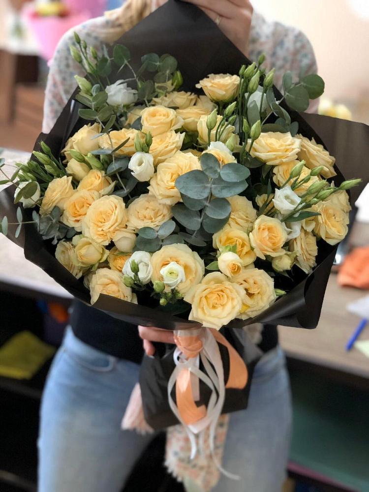 Букет цветов из: Розы и Лизиантусы в Залимане