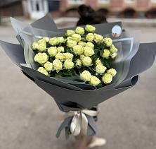 Букет Белые кустовые розы Солинеро в Залимане