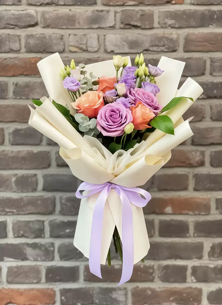 Букет цветов из: Лизиантусы и Розы в Залимане