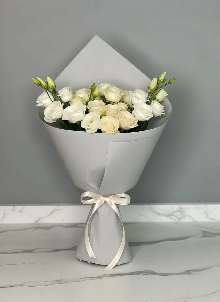 Букет цветов из: Розы и Лизиантусы в Залимане