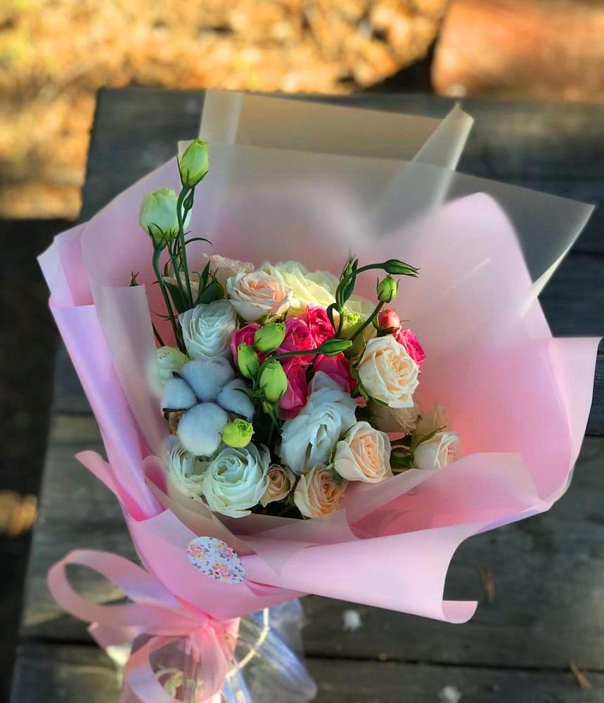 Букет цветов из: Розы и Лизиантусы в Залимане