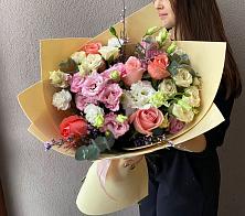 Букет цветов из:  Розы, Лизиантусы и Гвоздики #REPLACE_PRED# Залимане
