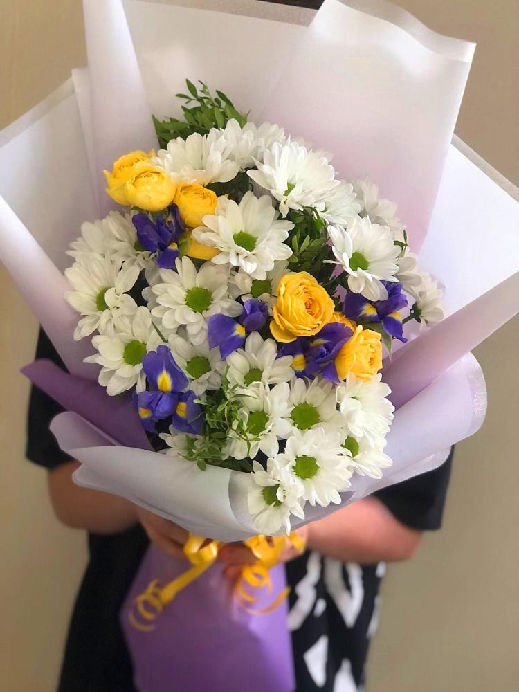Букет цветов из: Ирисы, Хризантемы и Розы в Залимане