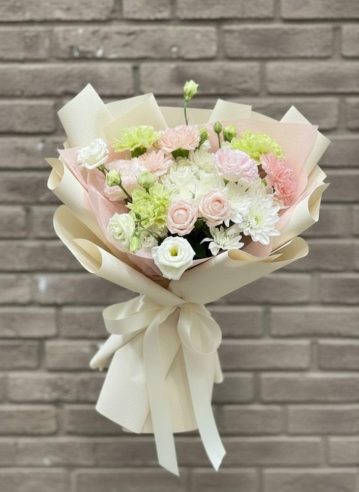 Букет цветов из: Гвоздики, Розы, Лизиантусы и Хризантемы в Залимане