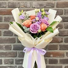 Букет цветов из:  Лизиантусы и Розы в Залимане