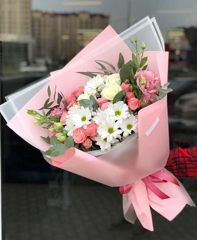 Букет цветов из: Розы, Лизиантусы и Хризантемы в Залимане