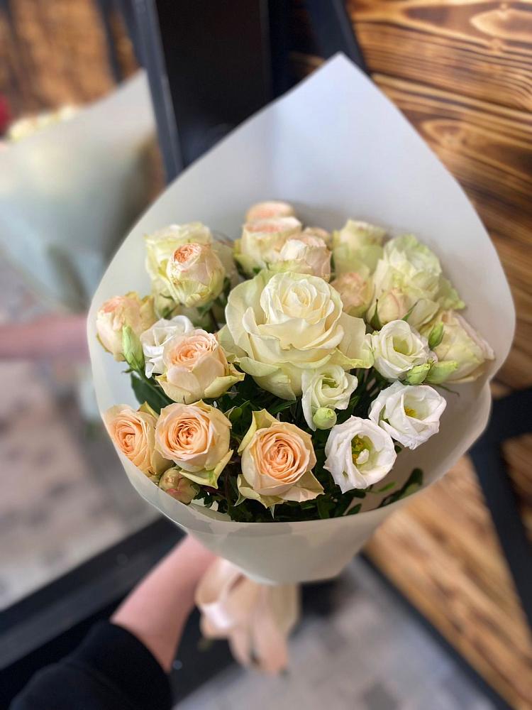 Букет цветов из: Розы и Лизиантусы в Залимане