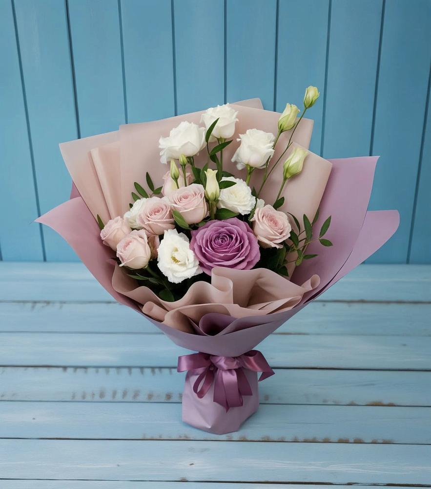 Букет цветов из: Розы и Лизиантусы в Залимане